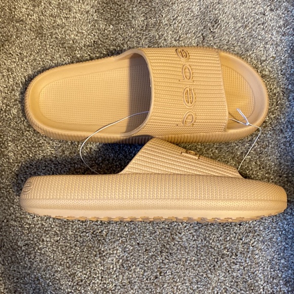 bebe Malga pool slide sandal with bebe logo for casual look - Picture 8 of 9